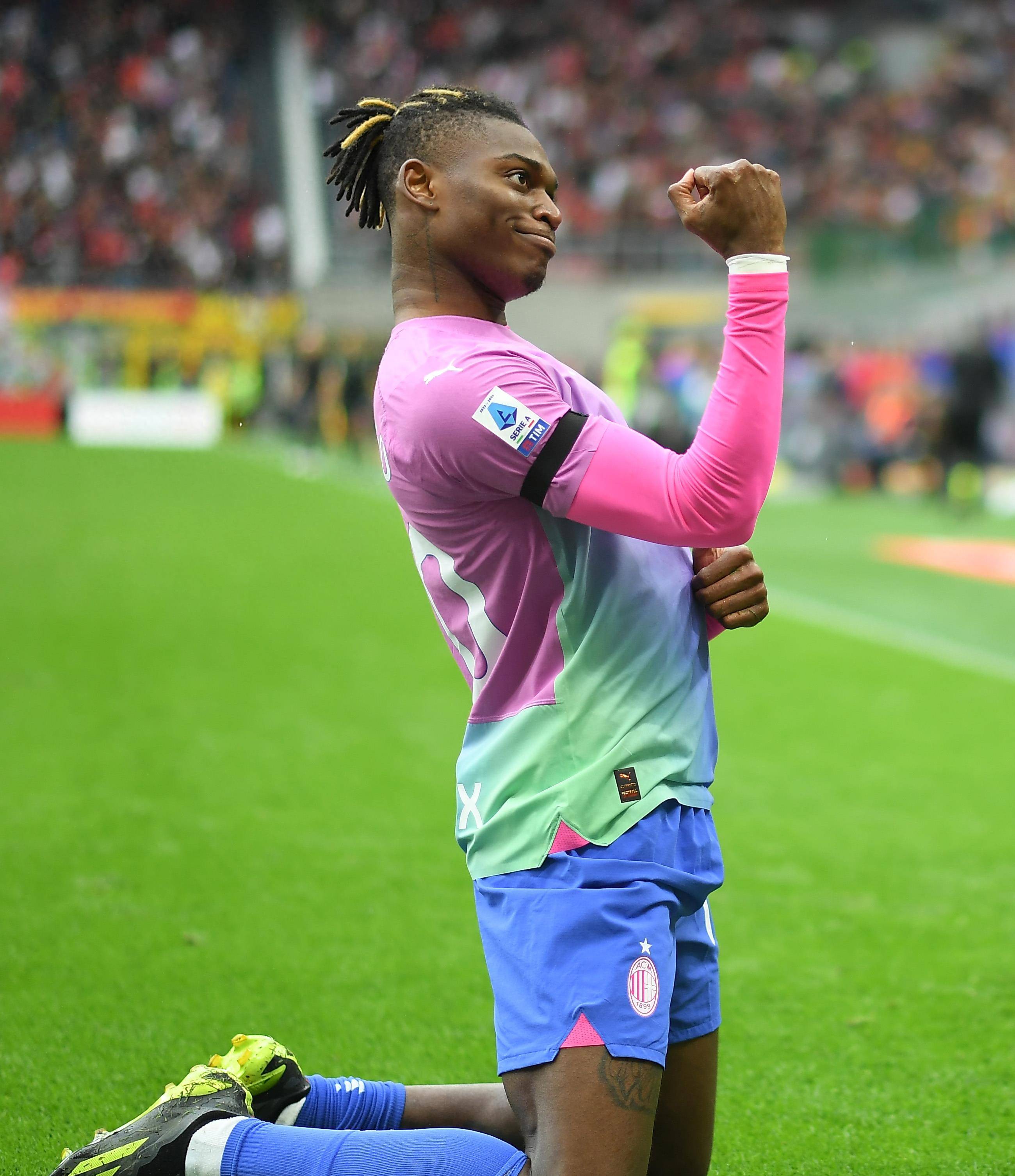 AC米兰意甲击败维罗纳吉鲁头球建功